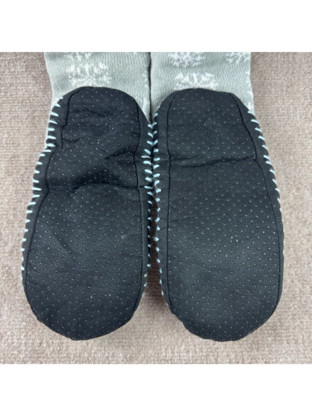 Vintage Y2K Polar Bear Slipper Socks Size S M Grey Snowflake Grip Sole Moccasins - Picture 5 of 8